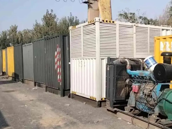 祁县200KW柴油发电机机组每小时油耗是多少？